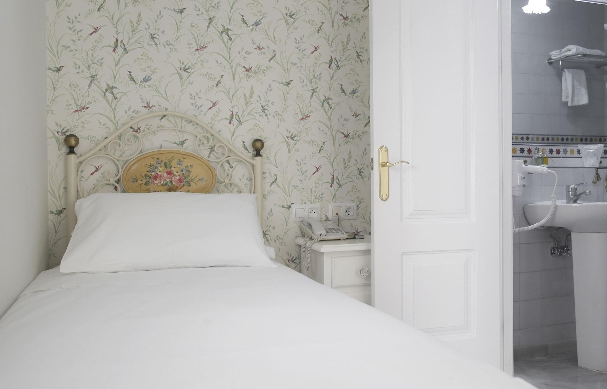 Basic Hotel Puerta De Sevilla Zewnętrze zdjęcie