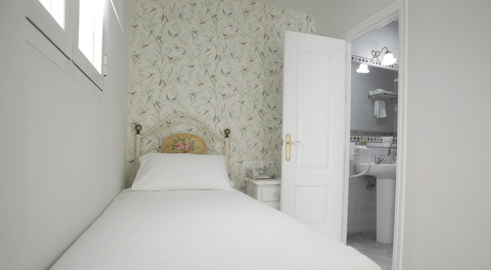 Basic Hotel Puerta De Sevilla Zewnętrze zdjęcie