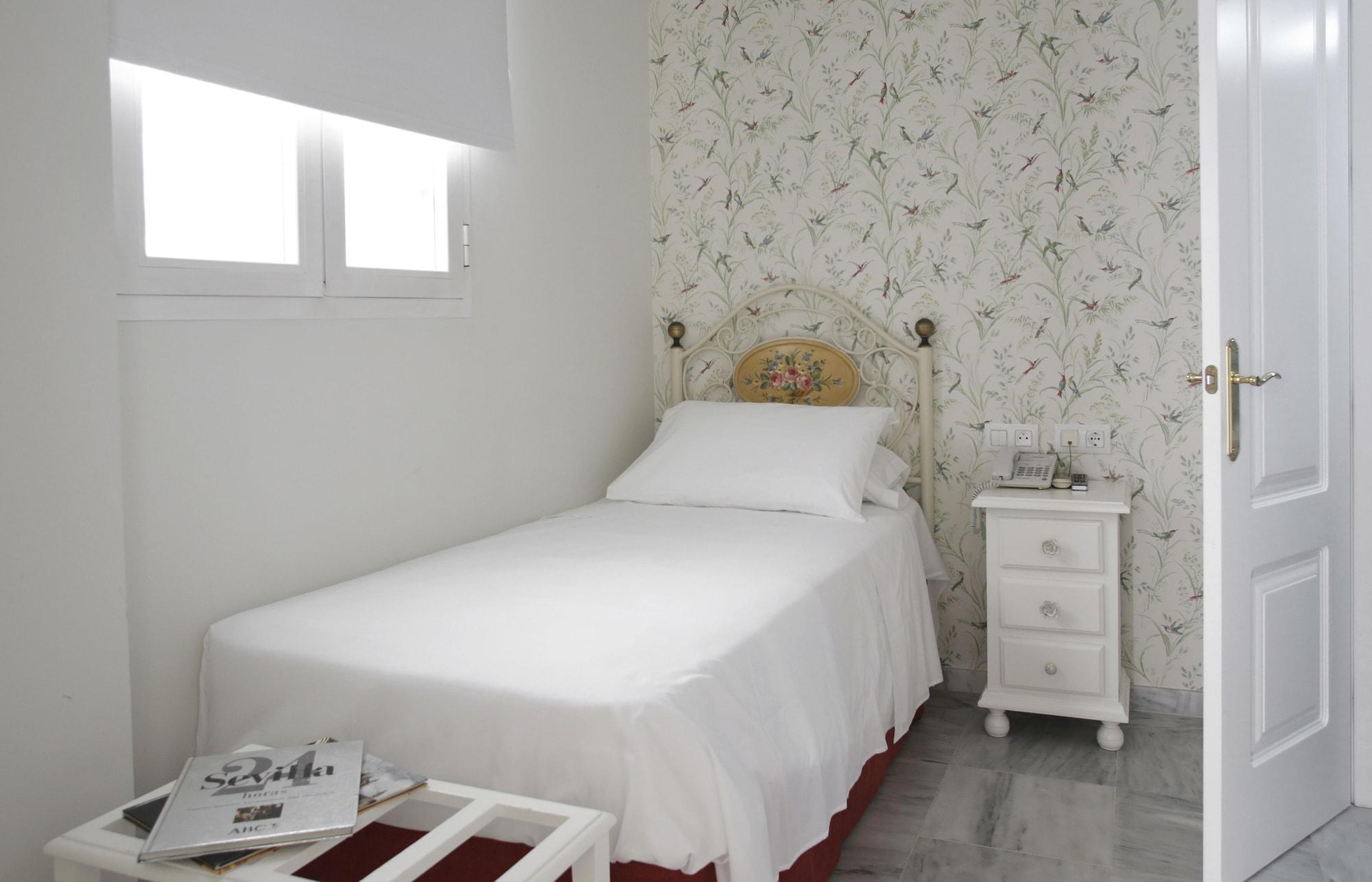 Basic Hotel Puerta De Sevilla Zewnętrze zdjęcie