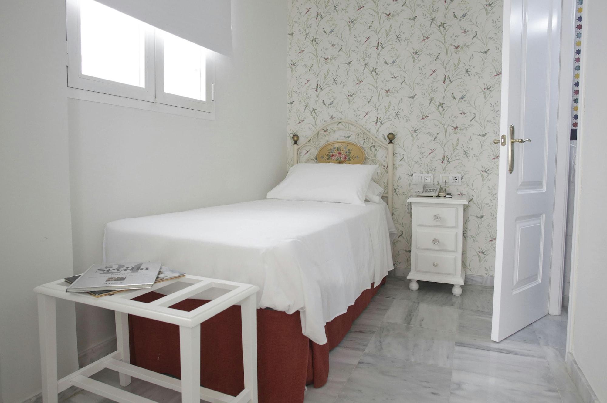 Basic Hotel Puerta De Sevilla Zewnętrze zdjęcie