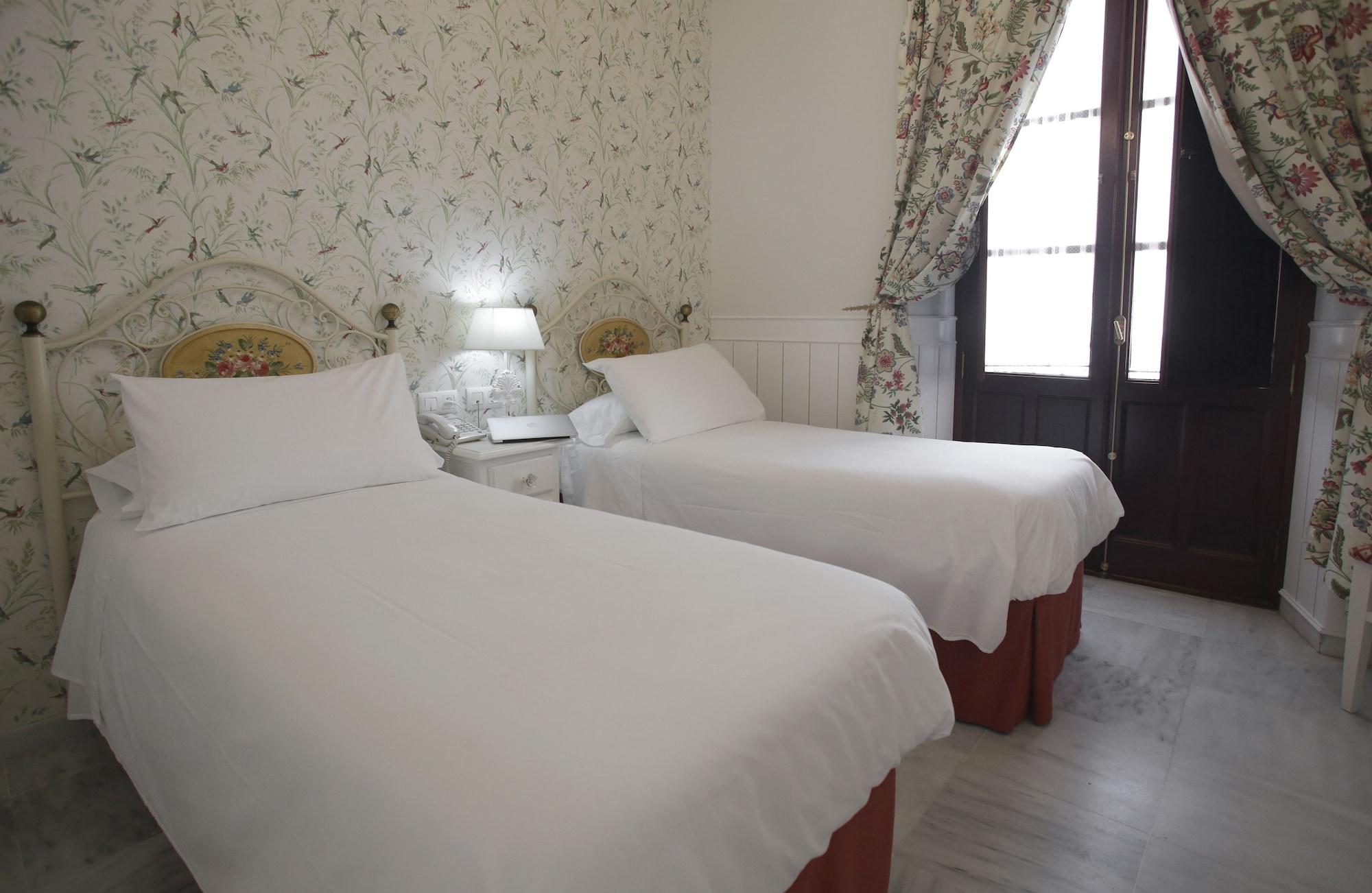 Basic Hotel Puerta De Sevilla Zewnętrze zdjęcie