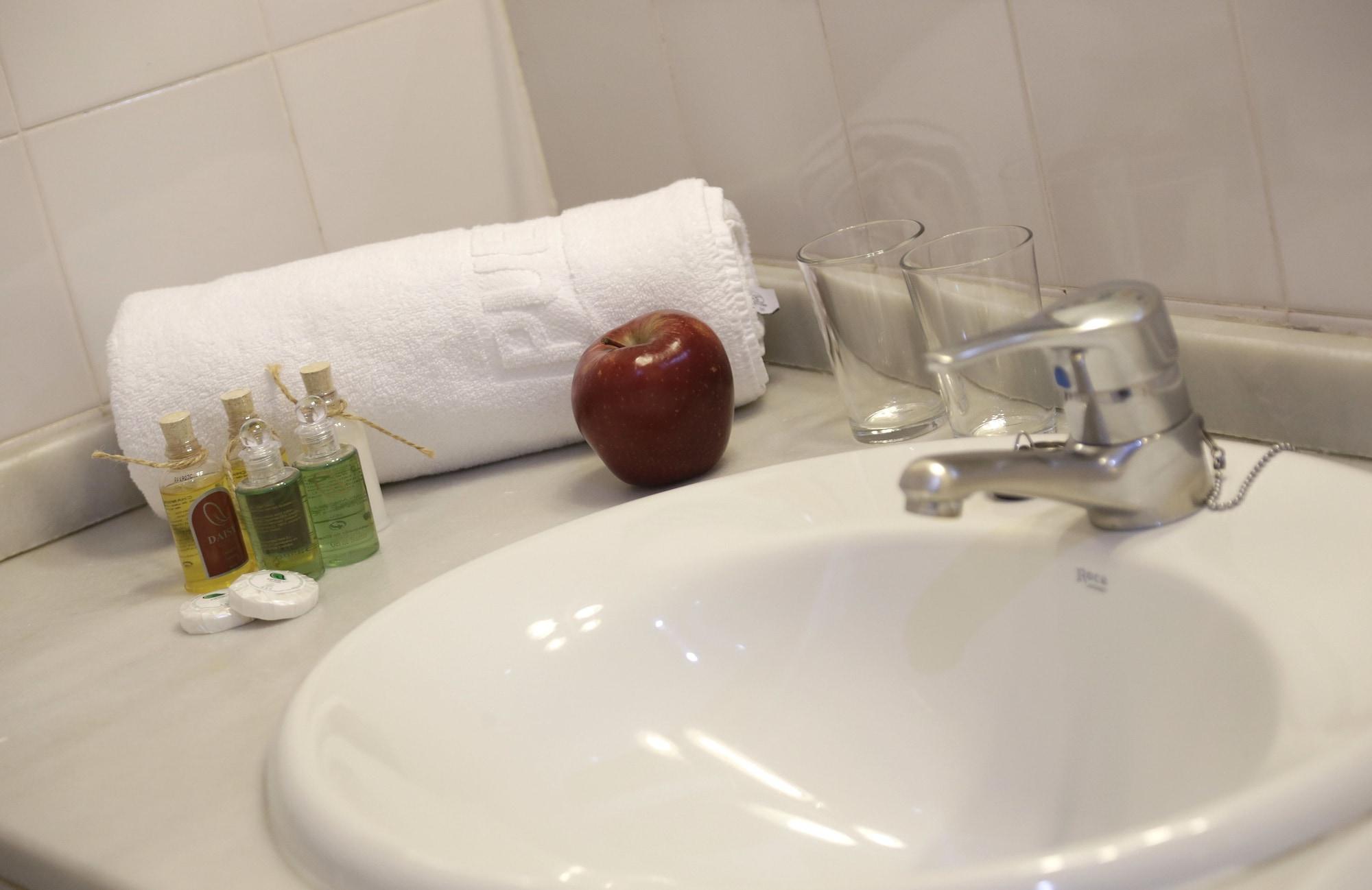 Basic Hotel Puerta De Sevilla Zewnętrze zdjęcie