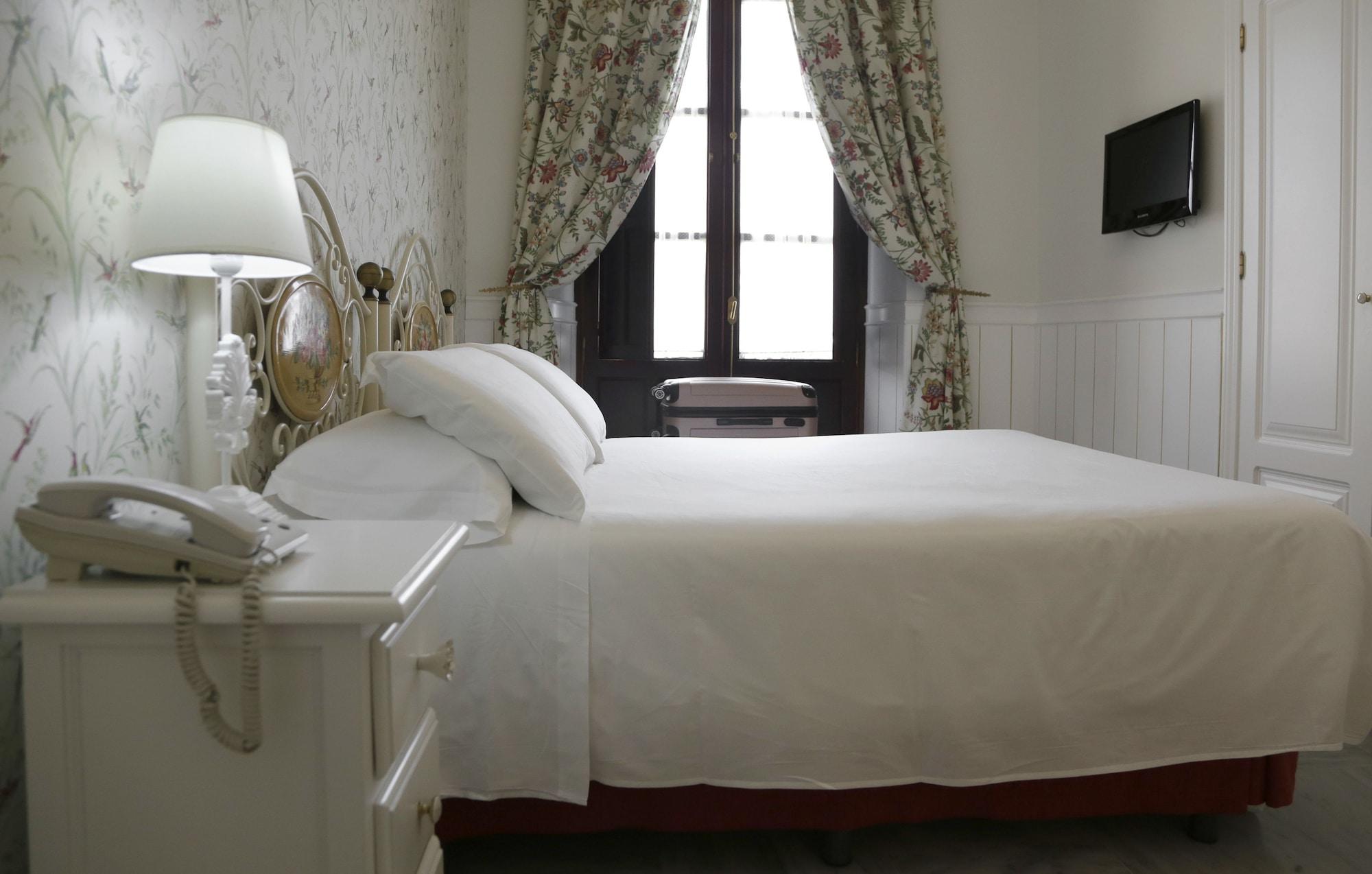 Basic Hotel Puerta De Sevilla Zewnętrze zdjęcie