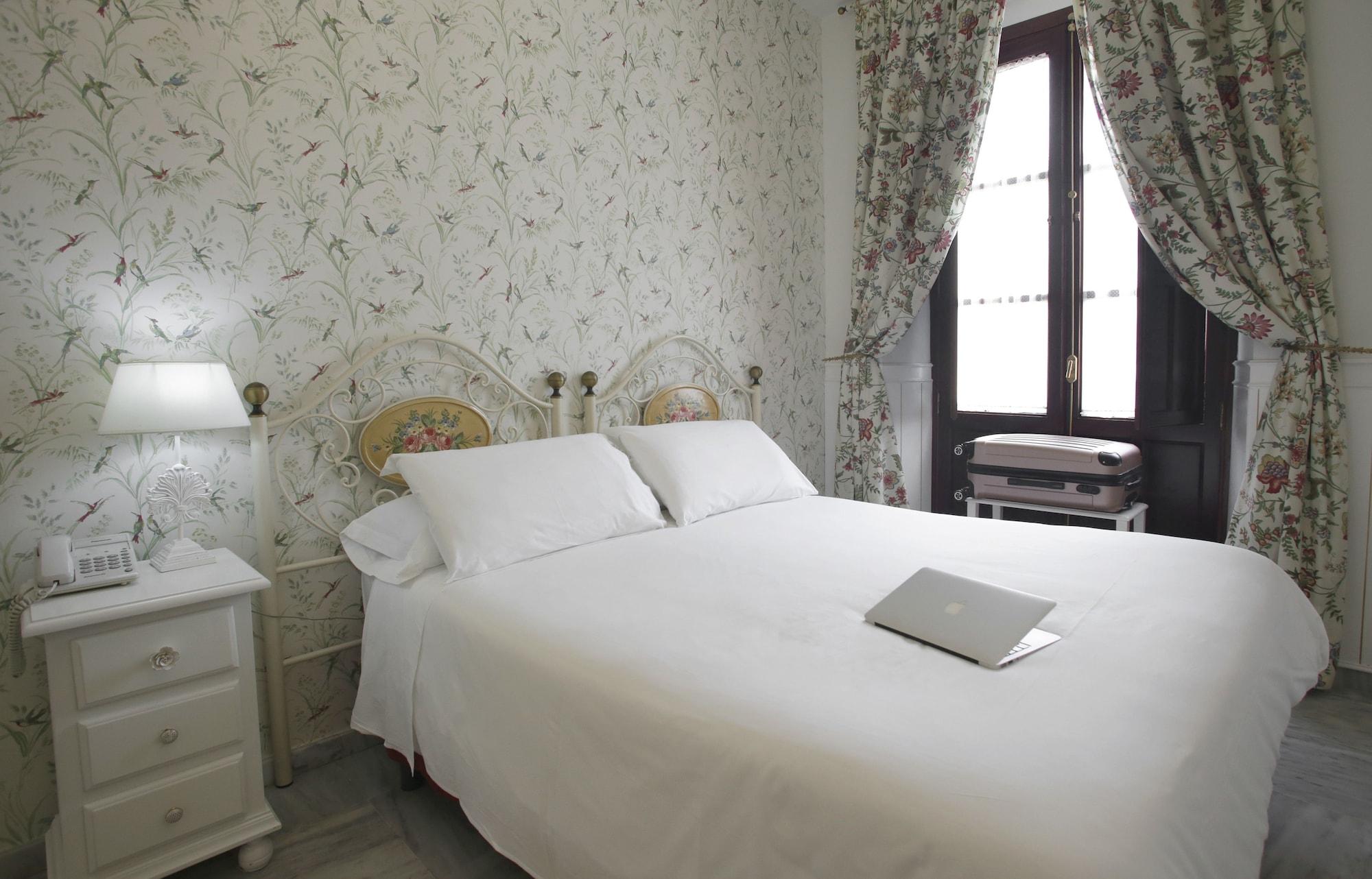 Basic Hotel Puerta De Sevilla Zewnętrze zdjęcie