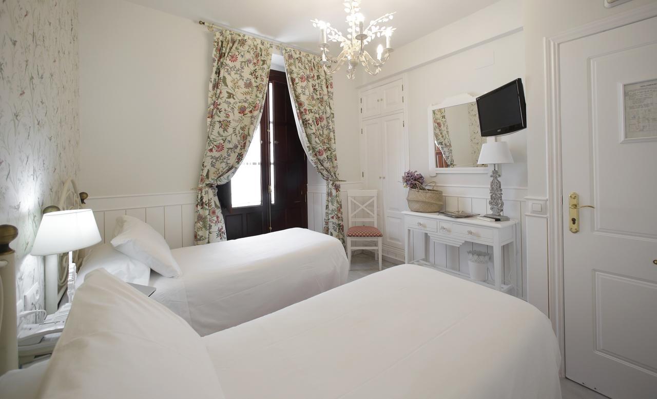 Basic Hotel Puerta De Sevilla Zewnętrze zdjęcie