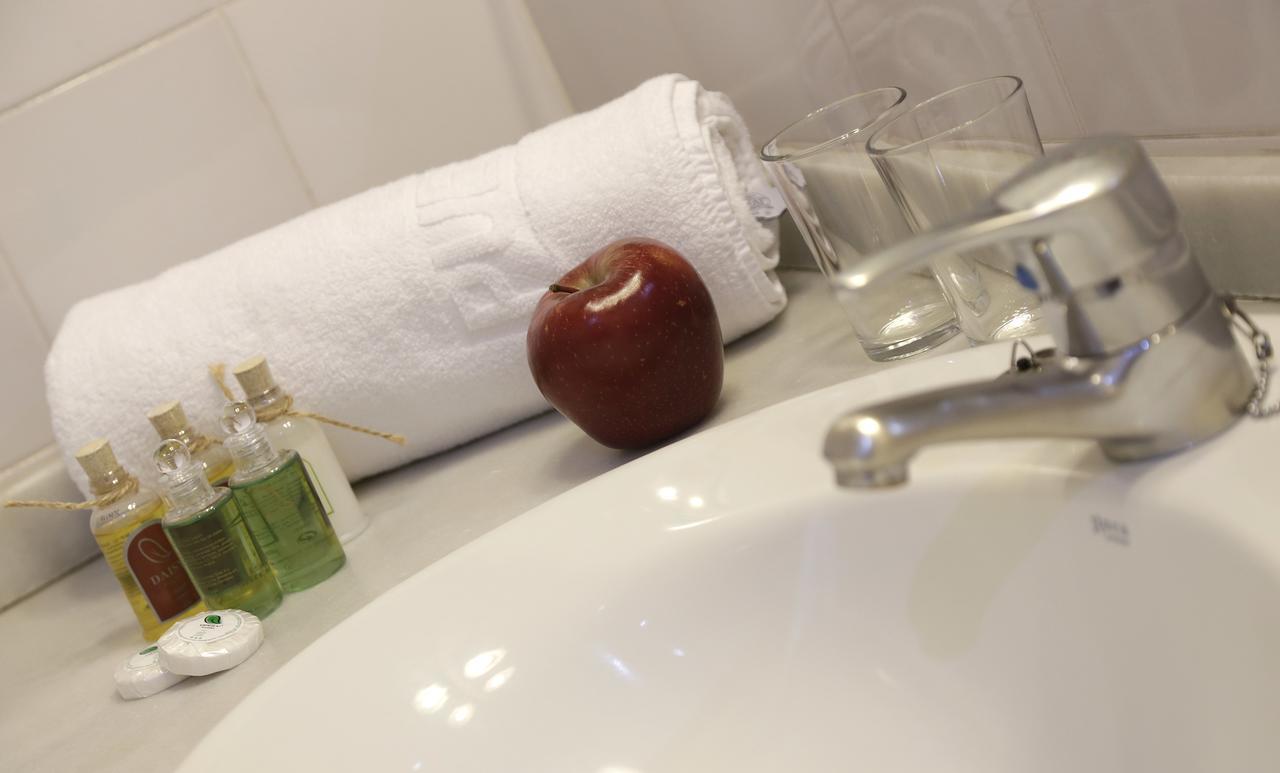 Basic Hotel Puerta De Sevilla Zewnętrze zdjęcie