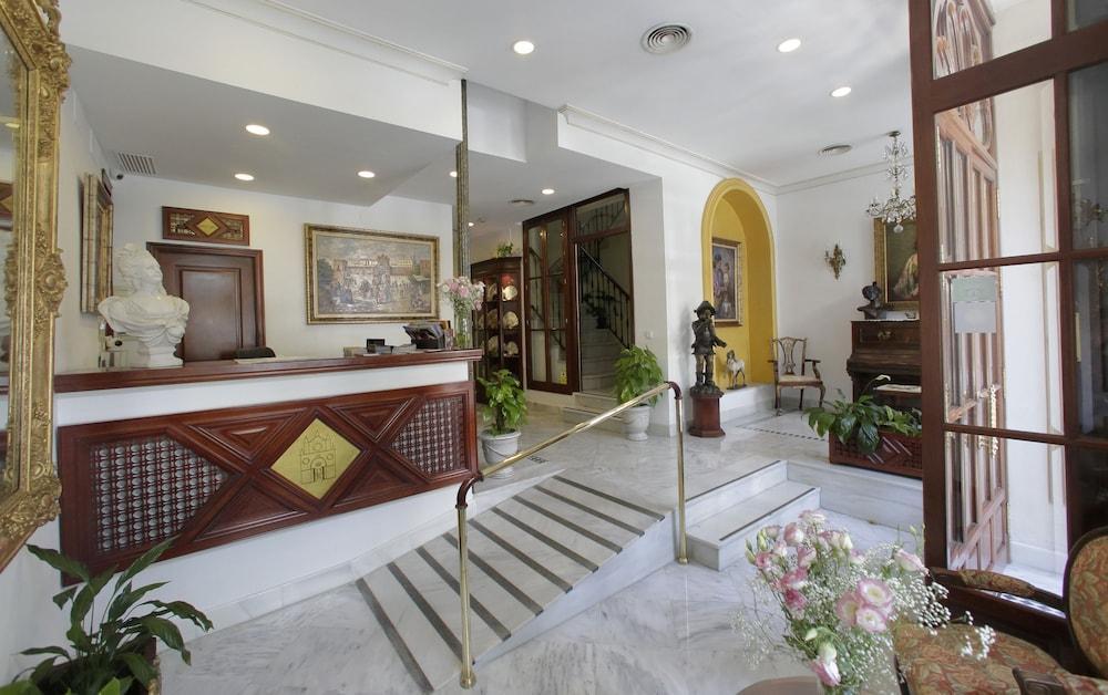 Basic Hotel Puerta De Sevilla Zewnętrze zdjęcie
